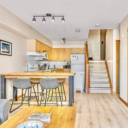 Canmore Mountain View Loft Apartment Heated Outdoor Pool ภายนอก รูปภาพ